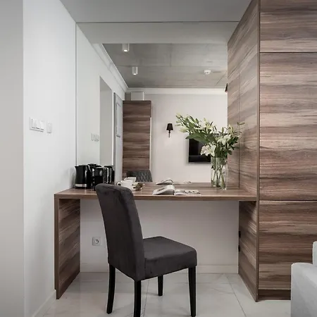 Main Station Apartment *