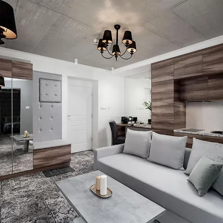 Main Station Apartment *